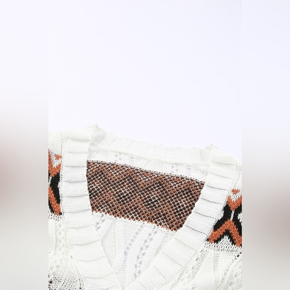 Geometric V-Neck Button Down Cardigan - Picture 4 of 7